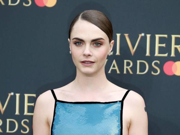 La actriz y modelo Cara Delevingne abrió nuevamente su vida personal al público al revelar que comenzó a consumir y vender drogas desde los 14 años, en medio de una etapa marcada por la adicción y una profunda crisis emocional.