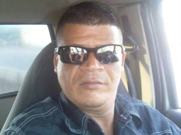 Un violento ataque armado acabó con la vida del taxista Félix Vindel, quien fue atacado a disparos mientras realizaba su ruta en el sector de Las Tejeras, cerca del puente de hierro en la ciudad de Comayagua. Aquí los detalles de lo ocurrido: