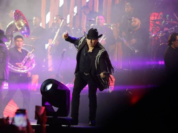 Este guiño musical nació frente a un aforo completo en el estadio Héctor Chochi Sosa de Tegucigalpa, Honduras.