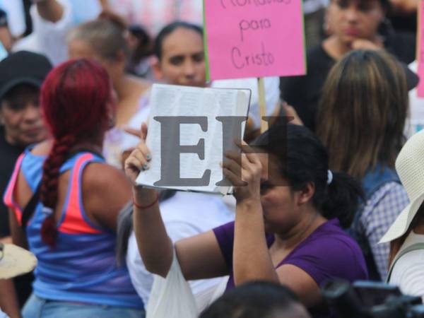Mujeres, hombres, niños, jóvenes y ancianos salieron a las calles el pasado 16 de agosto para participar en la caminata de las iglesias Católica y Evangélica a nivel nacional.