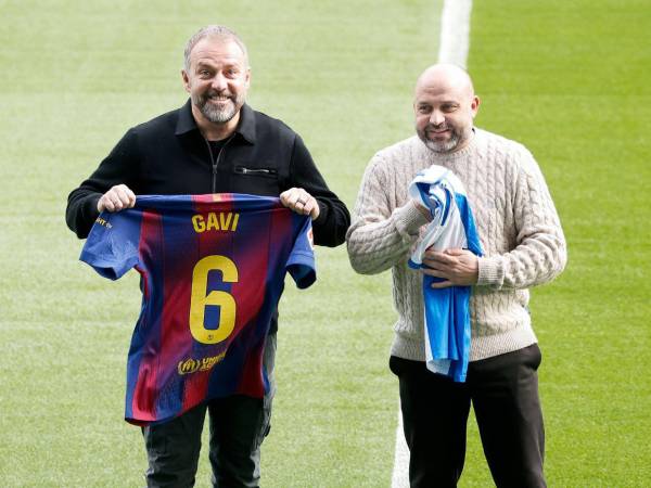 Hansi Flick buscará mantener el liderato en la tabla sobre el Real Madrid.