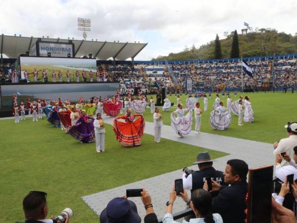 Imagen de uno de los espectáculos del día, el show folclórico de la Villa de las Niñas.