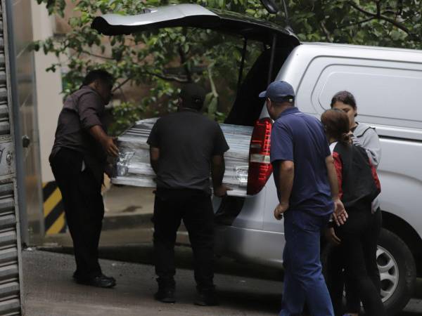 Su cuerpo fue retirado de la morgue del Ministerio Público (MP), horas después de haber sido ingresado.