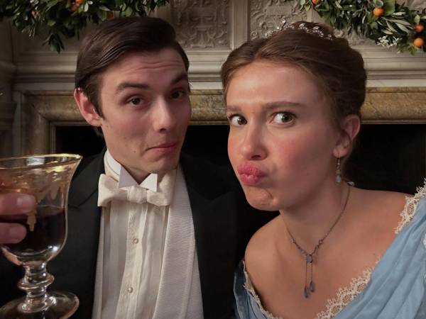 Millie Bobby Brown vuelve a ponerse en la piel de Enola Holmes en una nueva película que ya lidera el ranking semanal de Netflix.