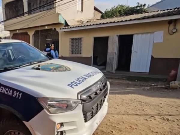 Autoridades acordonaron la escena a la espera de la llegada de Medicina Forense.