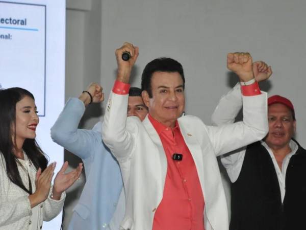 Asfura lideraba los resultados preliminares desde la noche electoral con apenas unos 500 votos por encima de Nasralla.