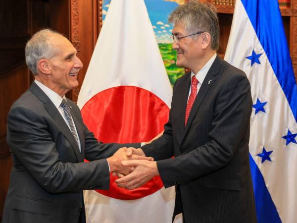 El presidente de la República, Nasry Asfura, recibió en la sede del Poder Ejecutivo a Ishize Motoyuki, director general para América Latina y el Caribe del ministerio de Asuntos Exteriores del Japón.