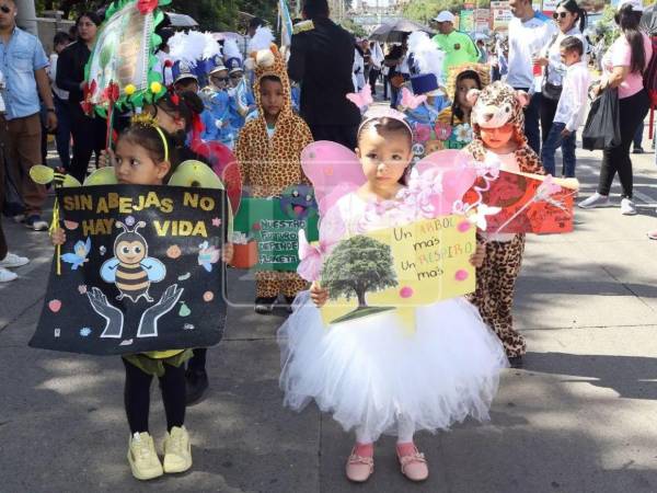 La AMDC detalló los recorridos que tendrán restricciones vehiculares y pidió a los conductores tomar rutas alternas durante las actividades cívicas.