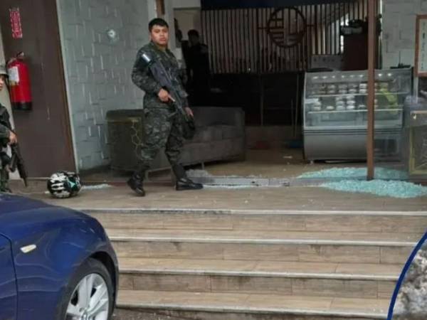 Uno de los guardias de seguridad resultó herido y fue trasladado al Hospital Escuela.