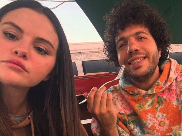 Durante una grabación del podcast de Goop celebrada este martes en West Hollywood, el productor musical Benny Blanco ofreció un retrato poco convencional de los hábitos alimenticios de su esposa, Selena Gómez.