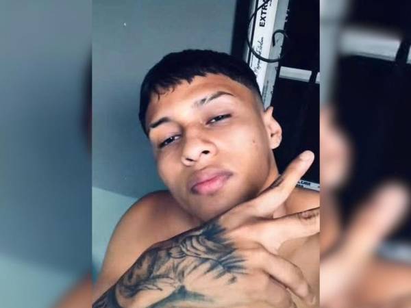 Nuevas revelaciones han salido con relación a la muerte de un joven tiktoker en Potrerillos, Cortés. La Policía Nacional informó que el muchacho tenía cuentas pendientes con la justicia. Esto es lo que se informa.