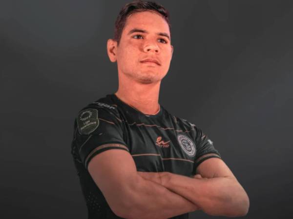 Carlos Pineda ahora espera la fecha de debut con el Sporting de San José.