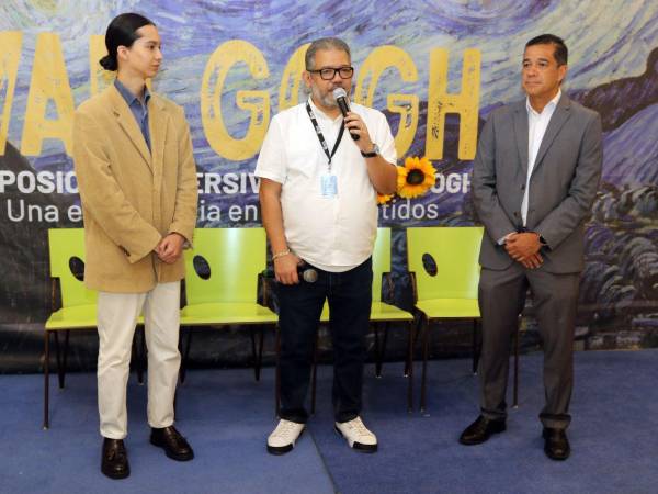 La presentación de la exposición Immersive Art Experience: Van Gogh contó con la presencia de Brayan Sierra, encargado de Mercadeo de City Mall; Charlie Rivera, productor general de Almas Producciones, y Luis Ortega, gerente de negocios y promociones (BAC).