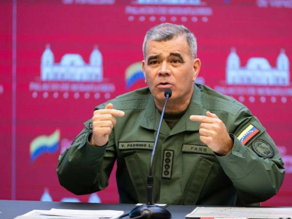 Padrino López califica de asedio la presencia militar en el Caribe y ratifica la soberanía venezolana.