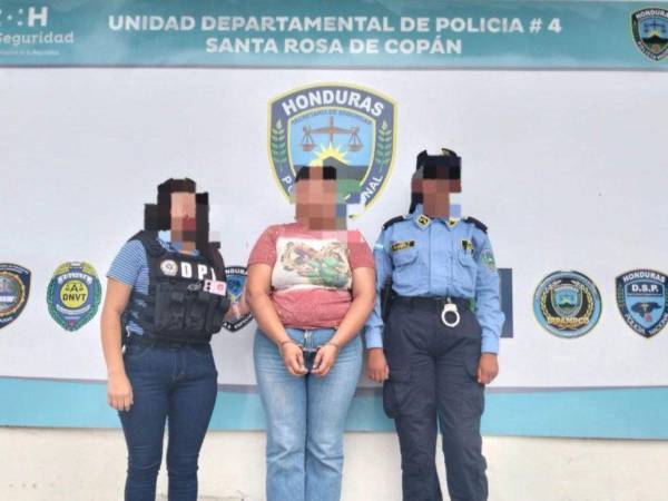 La mujer acusada de atacar a su madre ya está en poder de las autoridades de justicia tras ser detenida por la Policía Nacional.