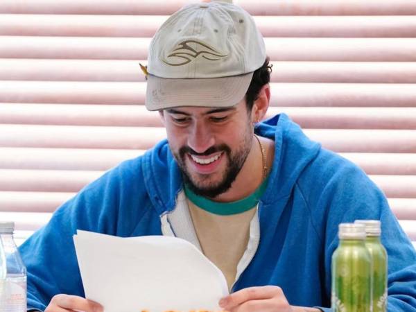 El comisionado Roger Goodell (NFL) ratifica a Bad Bunny para el espectáculo del Super Bowl 2026. La decisión genera una controversia política con Donald Trump y el movimiento MAGA, quienes critican la elección del artista puertorriqueño.