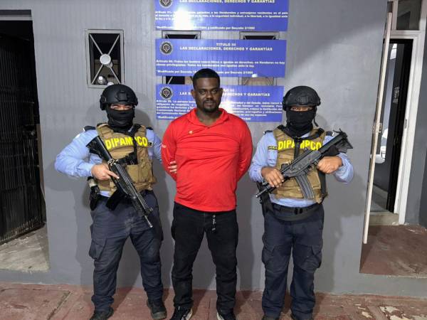 Evans Alexander Reneau Ordóñez, de 37 años de edad, conocido con el alias de “Choco Bolas”.