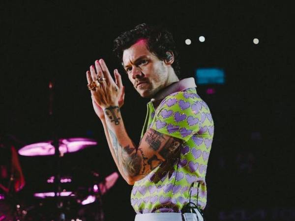 El estreno ocurre más de dos años después de que la gira Love On Tour culminara.