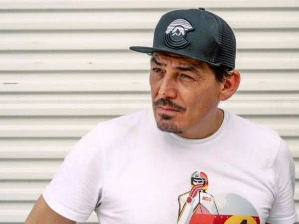 El cantante reclama cinco millones de pesos y asegura que las declaraciones le han costado contratos, presentaciones y la reputación que tardó años en construir.