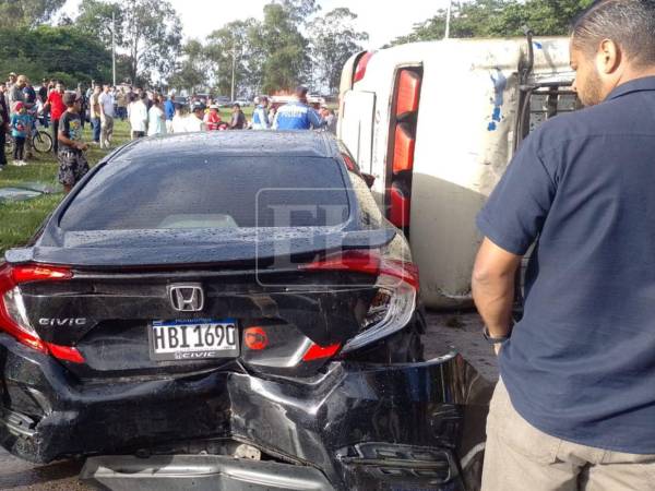 Una de las pasajeras que viajaba en el bus que se accidentó en la carretera CA-5, a la altura de El Durazno, relató los momentos de angustia que vivieron minutos antes del volcamiento que dejó, de forma preliminar, siete personas heridas.