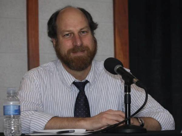 La comunidad científica se encuentra consternada tras confirmarse el asesinato de Carl J. Grillmair, el brillante astrofísico de 67 años, cuyo trabajo permitió a la humanidad confirmar la existencia de agua en otros planetas. El científico fue atacado a balazos en el porche de su propia residencia, en el sur de California. ¿Qué se sabe del crimen? Esto se sabe.