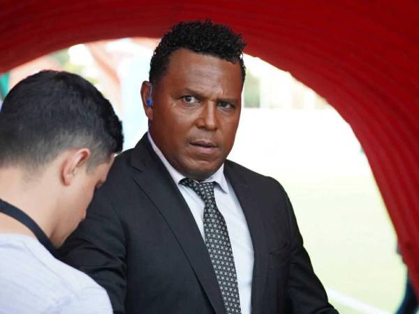 Carlos Pavón viajó a suelo hondureño para estar presente en la final del torneo Clausura.