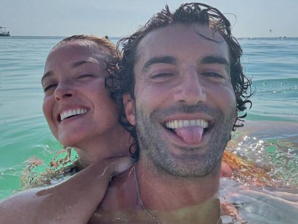 La mujer del actor, Emily Baldoni reconoció que el impacto emocional de la situación ha sido profundo y aseguró que todavía intenta entender lo ocurrido.