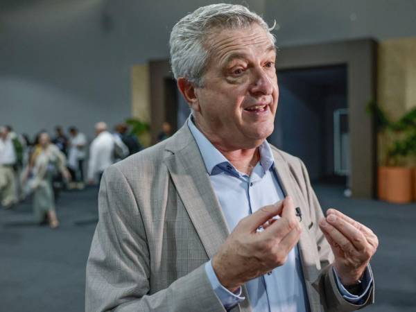 El alto comisionado de la Agencia de la ONU para los Refugiados (Acnur), Filippo Grandi, habla en una entrevista con EFE este lunes, en Belém (Brasil). EFE/André Coelho