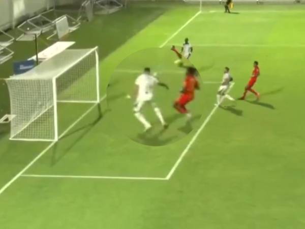 ¡Ramiro Rocca anota gol con la mano con Juticalpa ante Real España!