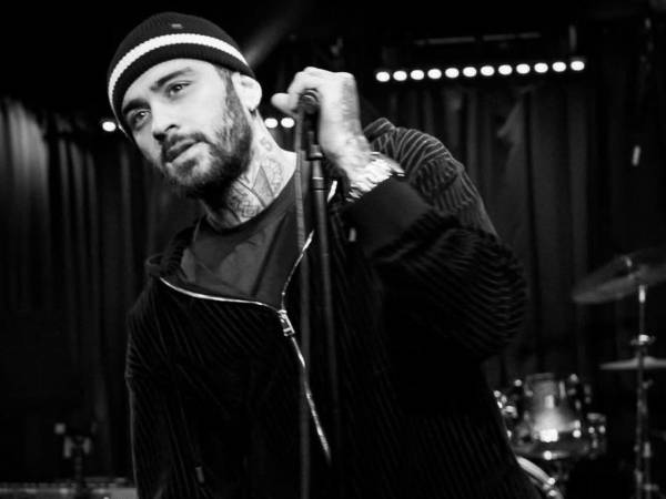 Mientras Zayn Malik permanece ingresado por una dolencia cardíaca, su familia ha pedido a los fans canalizar su apoyo hacia una causa humanitaria en lugar de enviar flores.