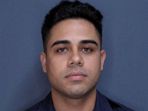 El agente Darlin Mejía falleció la mañana del lunes -27 de julio- tras un operativo para ejecutar una orden de captura en el municipio de Santa Rosa de Aguán, departamento de Colón. Así ocurrió el hecho: