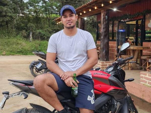 Favio Padilla, un reconocido zapatero, salió a cumplir con una entrega de calzado hacia Santa Bárbara y decidió llevar con él a su madre y a otras familiares para que conocieran la zona, pero el viaje terminó en tragedia. Esto pasó en el camino.
