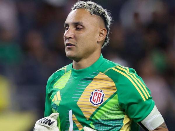 El guardameta costarricense Keylor Navas encendió las alarmas en la selección tica luego de resentirse del tobillo.