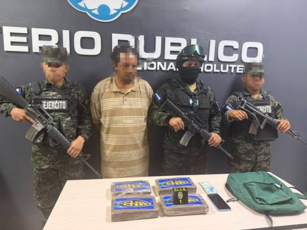 El ciudadano de 36 años de edad que fue capturado por agentes de las FF AA y DLCN en posesión de la droga, fue remitido a la autoridad competente con las evidencias decomisadas.