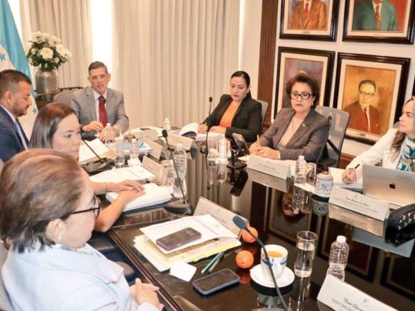 Dos jueces, secretarios, receptores y personal administrativo fueron sancionados, e incluso despedidos, este miércoles durante la revisión de expedientes por el pleno de magistrados.