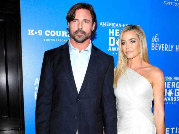 La actriz Denise Richards ha solicitado una pensión conyugal a su aún esposo Aaron Phypers en el proceso de divorcio.