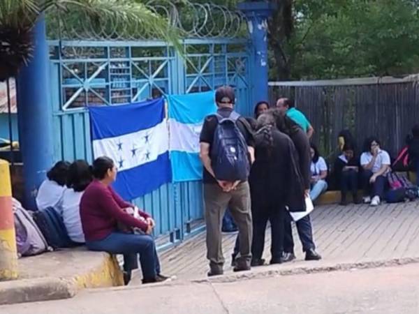 La Escuela Nacional de Música permanece en huelga luego de que padres de familia denunciaran el despido de cuatro trabajadores.