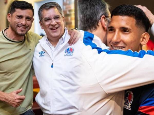 Los directivos, cuerpo técnico y jugadores dijeron presente a la celebración luego de conquistar la copa 40 en el fútbol hondureño, la sorpresa fue ver a ex del Motagua