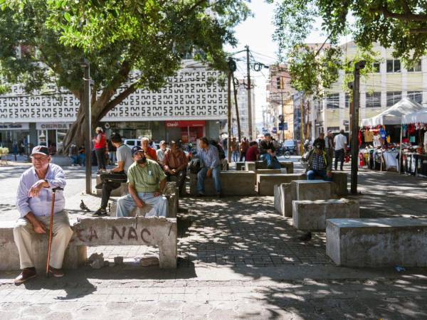 La Alcaldía capitalina impulsa la recuperación del centro histórico con obras en plazas, parques y avenidas, buscando reactivar la economía y rescatar el patrimonio cultural