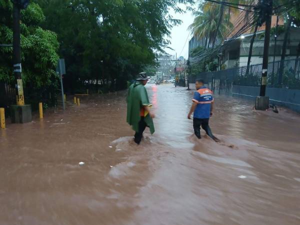 En la colonia Alameda en la capital de Honduras se volvió a inundar.