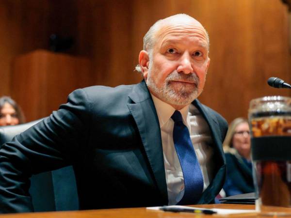 El secretario de Comercio de Estados Unidos, <b>Howard Lutnick</b>, admitió este martes haber visitado la isla del pederasta Jeffrey Epstein.