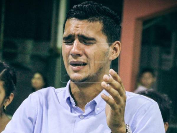 “Josué fue un ejemplo de entrega, servicio y amor por Dios”, fue el mensaje que dejó la iglesia a la que pertenecía Josué Fernández, quien hoy deja a su pequeño y a su esposa embarazada solos, luego de que hombres armados le quitaran la vida mientras repartía producto en San Pedro Sula.