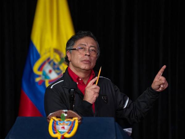 “Indultar a un narcotraficante es desmoralizante para quienes arriesgamos la vida combatiendo el narcotráfico”, aseguró Petro.