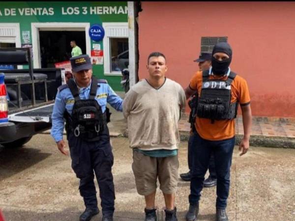 Se ordenó una evaluación psiquiátrica forense urgente y se dictó detención judicial mientras avanza el proceso legal.