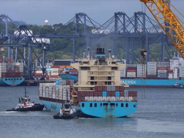 Este martes por la mañana había 61 buques con reserva y dos sin ella, para un total de 63 naves en espera para cruzar el Canal de Panamá.