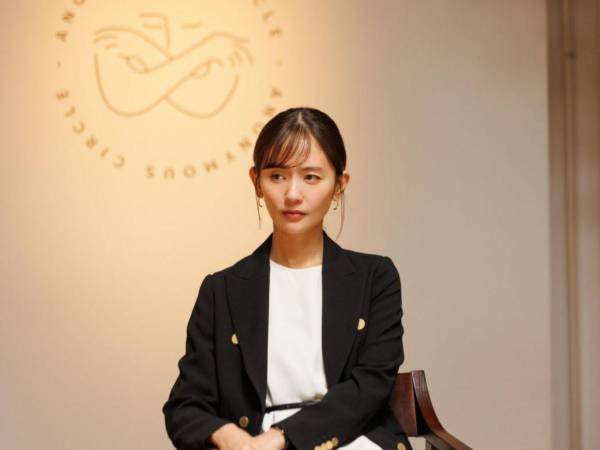 La actriz Yuri Nakamura formó parte del elenco de Romantics Anonymous en 2025, donde interpretó a Irene.