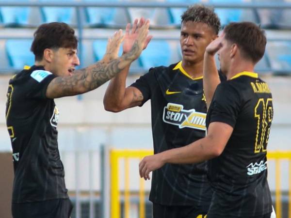 Kervin Arriaga sumó su primer partido en la Super Liga de Grecia con el AEK.