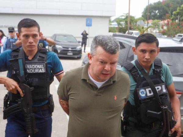 Pese a que el sospechoso aseguró que su esposa había fallecido de forma natural, el dictamen legal de Medicina Forense concluyó que la joven fue estrangulada.