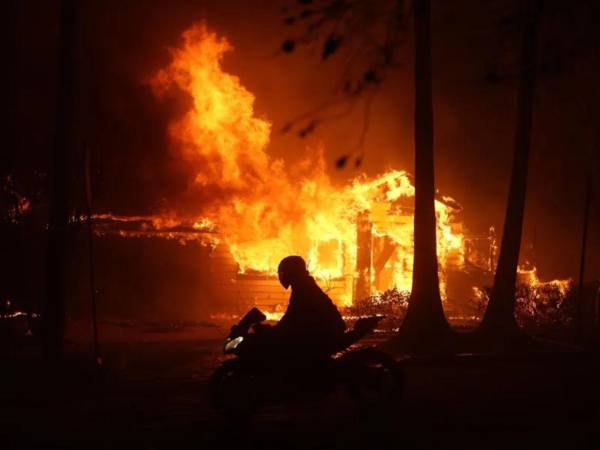 Los incendios de Los Ángeles, los más devastadores de su historia, se han cobrado la vida de 28 personas, destruido más de 16.000 estructuras.