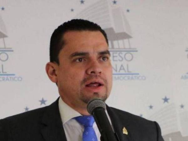 El diputado Tomás Zambrano criticó al gobierno hondureño por respaldar al régimen de Nicolás Maduro y advirtió sobre riesgos para la democracia en el país.